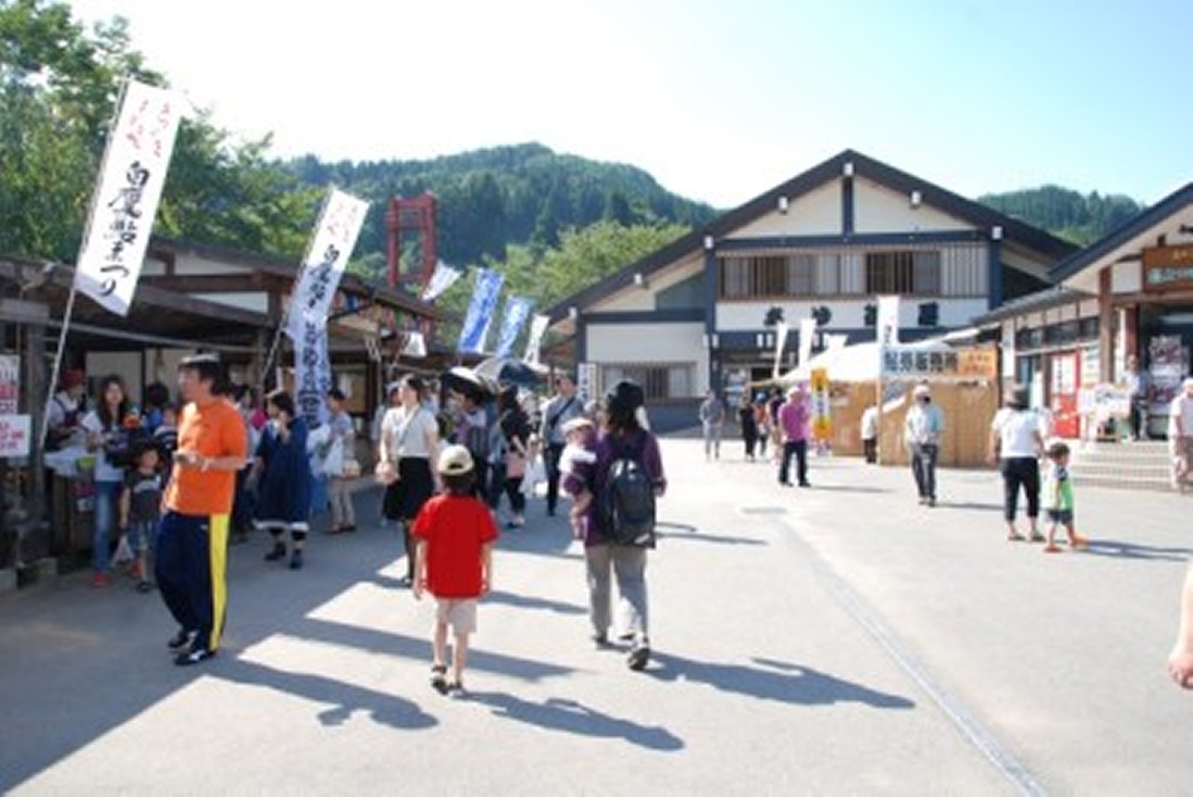 白鷹ヤナ公園 あゆ茶屋